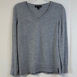 Banana Republic Heather Gray V-Neck Merino Wool Sweater Size M